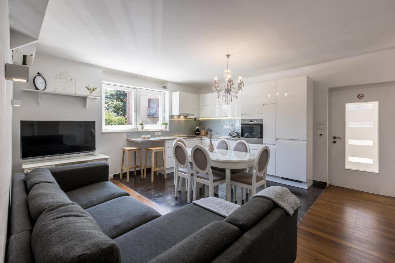 Central Park Apartment With Terrace Split Ngoại thất bức ảnh