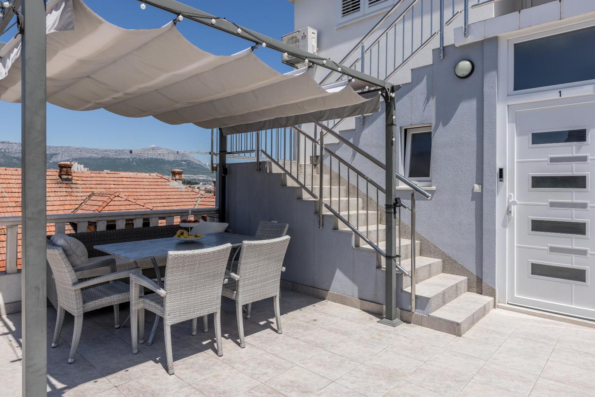 Central Park Apartment With Terrace Split Ngoại thất bức ảnh
